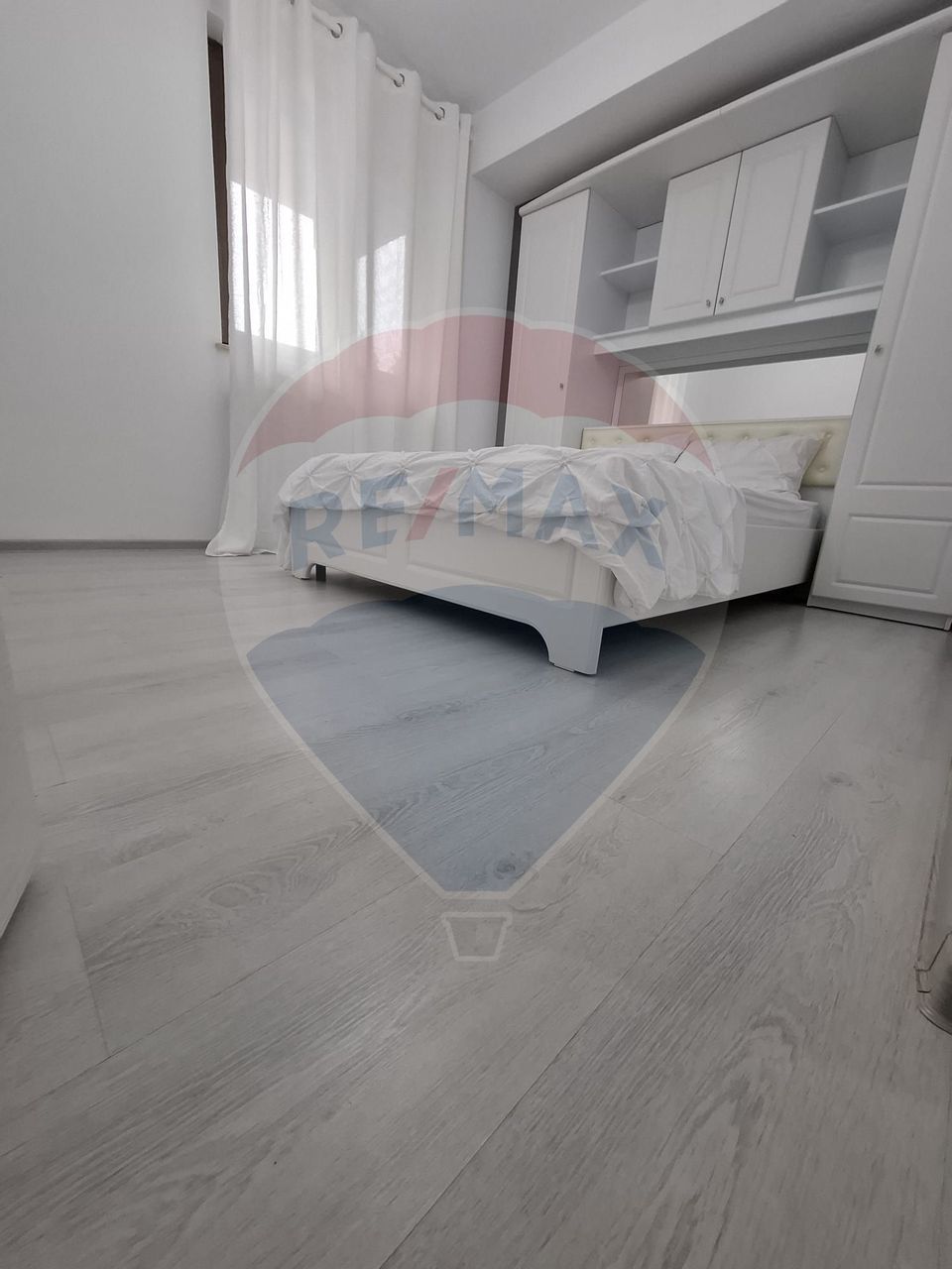 Apartament cu 2 camere de închiriat în zona Central