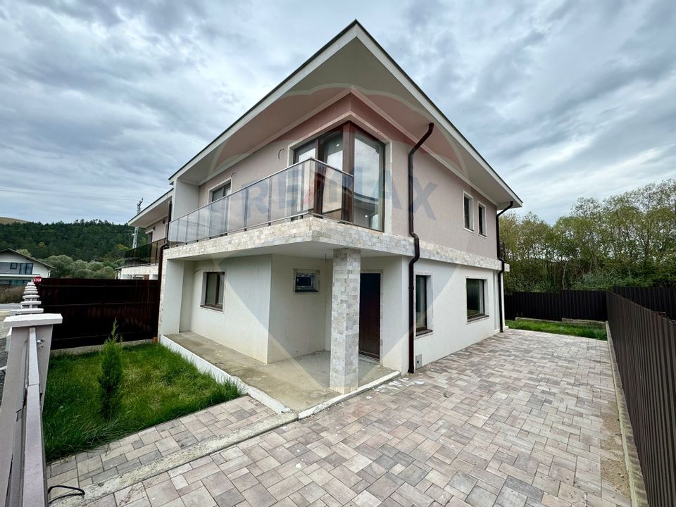 5 room House / Villa for sale