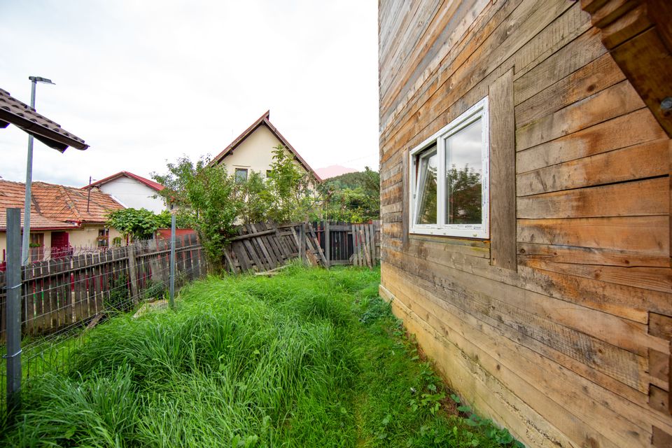 Duplex spațios – oportunitate pentru dezvoltatori sau două familii