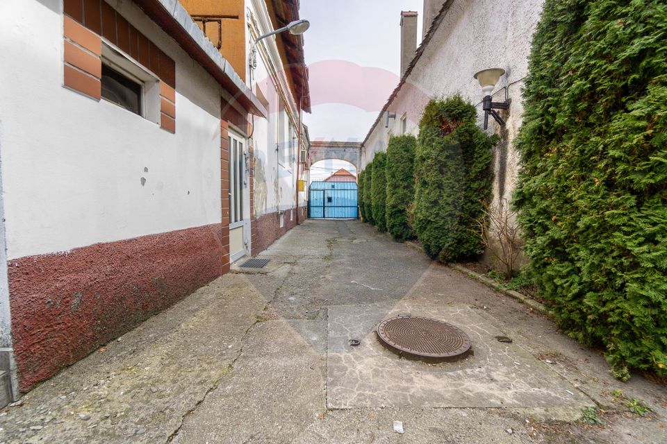 Apartament 7 camere ULTRACENTRAL in casa- Codlea!