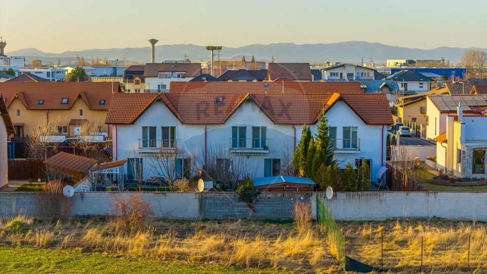 Casă / Vilă cu 4 camere de vânzare în zona Central