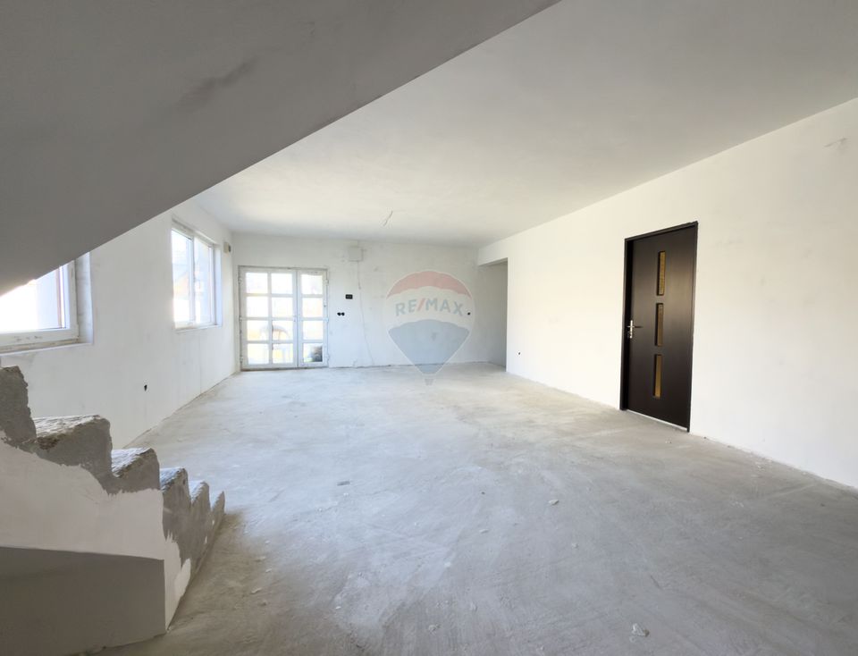 8 room House / Villa for sale, Central area