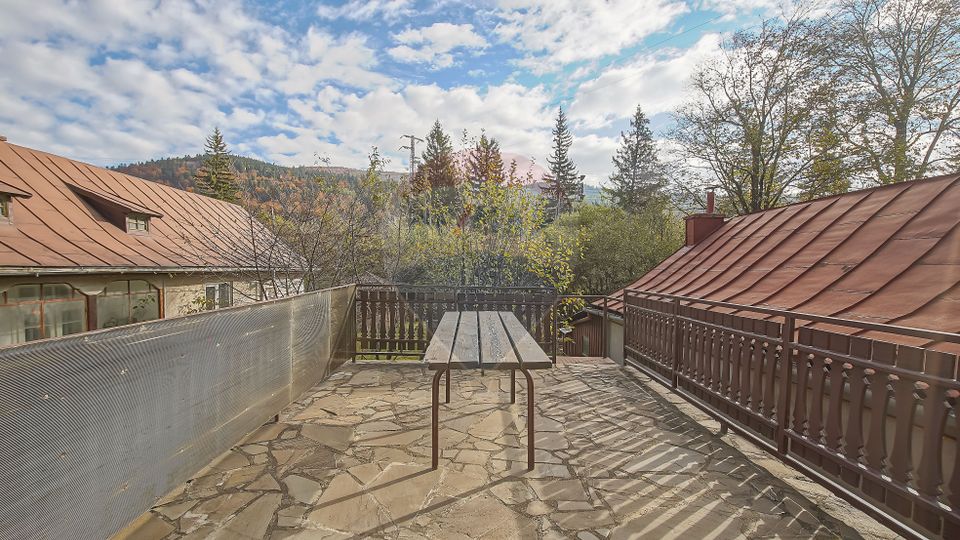 Vilă cu farmec istoric în Bușteni, pensiune sau locuință de vacanță!