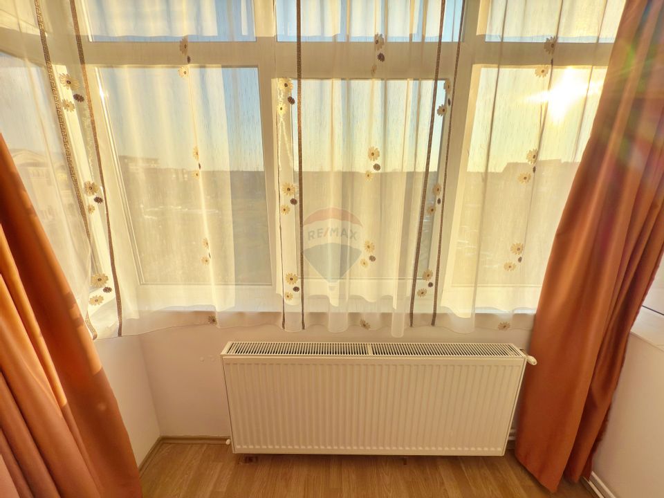 Apartament cu 3 camere de vânzare în zona Micalaca