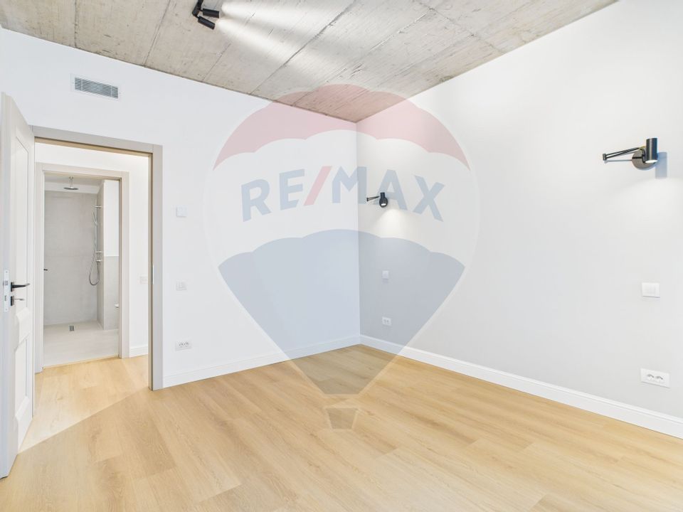 Vila luminoasa cu 4 camere si panouri solare in Amber FOREST Tunari