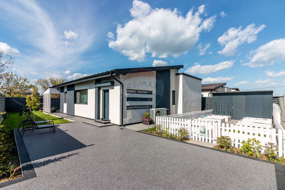 House / Villa For Sale Tunari/Dimieni Single House