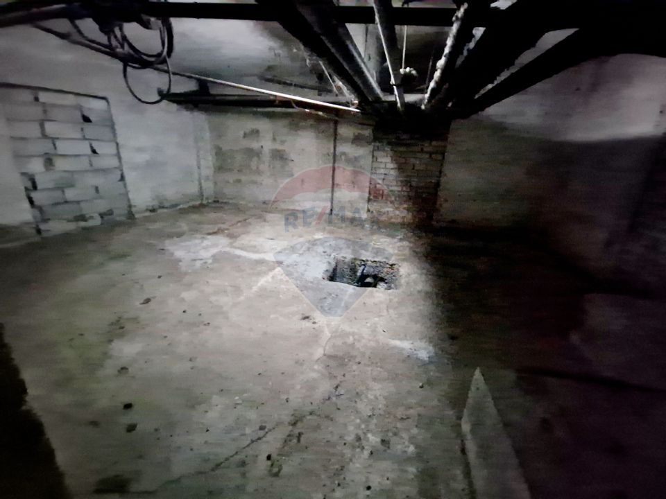 327sq.m Commercial Space for sale, Maratei area