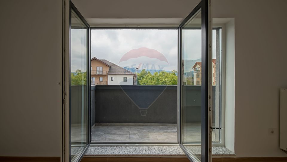 3 room Apartment for sale, Tractorul area