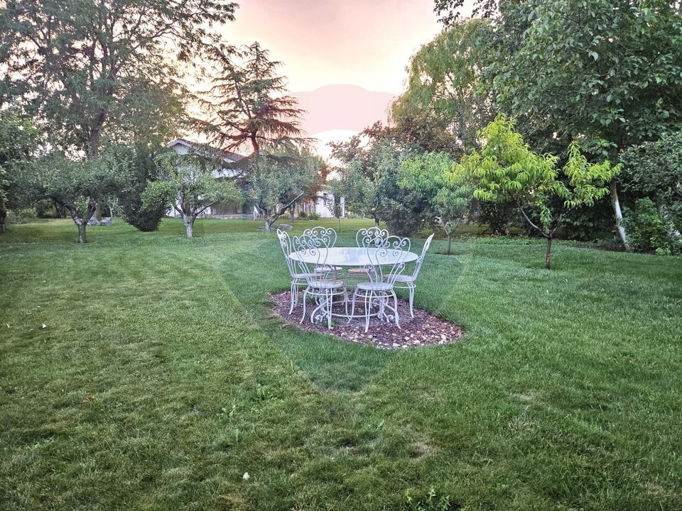 7 room House / Villa for sale, Periferie area