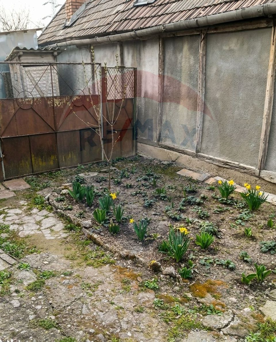 Apartament cu 2 camere in curte comuna - str. Ana Ipatescu