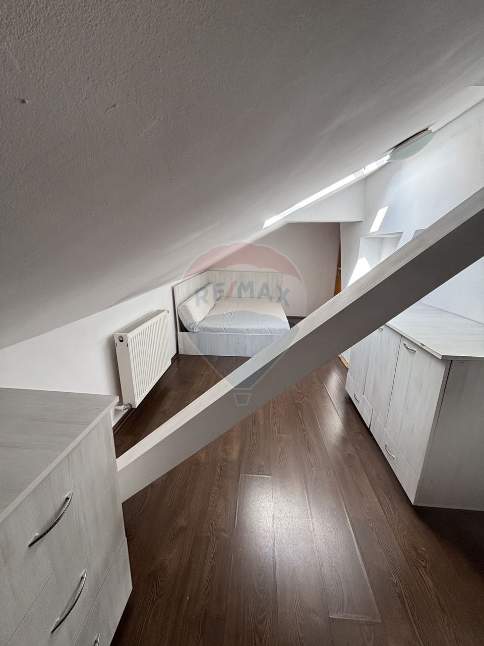 OPORTUNITATE Apartament 3 camere de vânzare în zona Giulesti