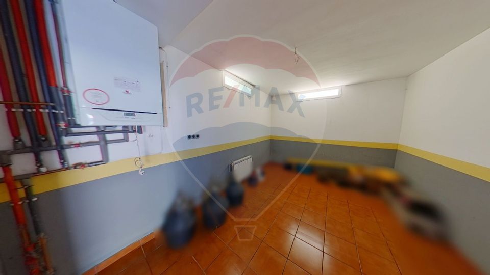 Casă / Vilă cu 5 camere de închiriat în zona Nord