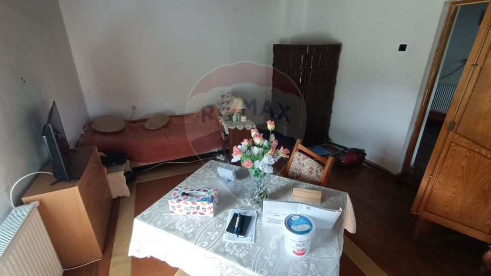 Casă de vânzare în stil vechi cu 3 camere si 3 arii în Cop. Manastur