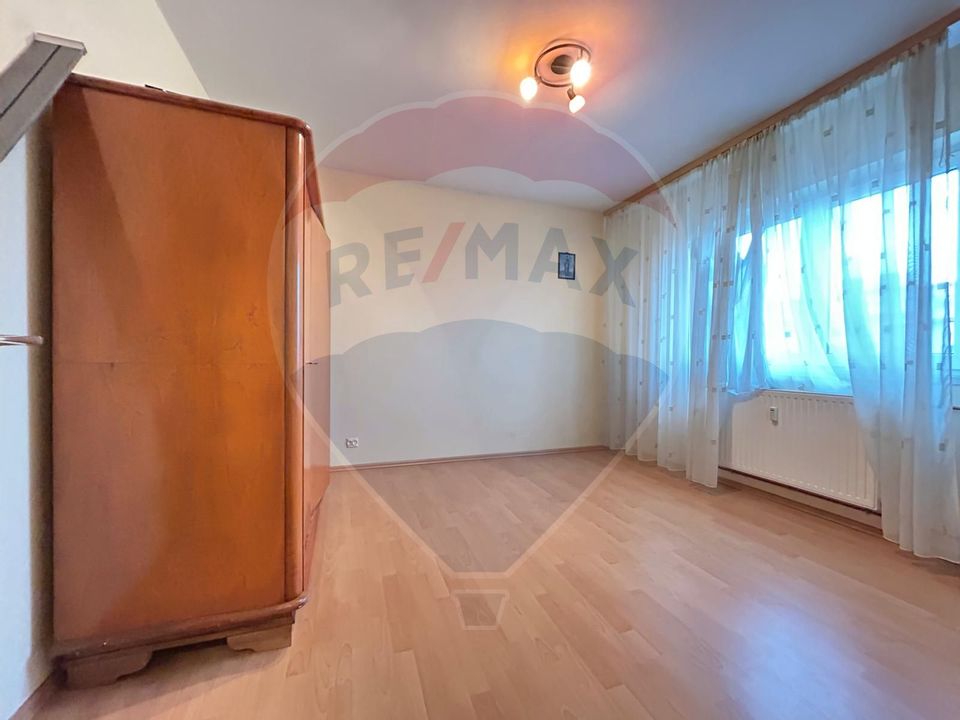 Apartament cu 3 camere de vânzare în zona Drumul Gazarului