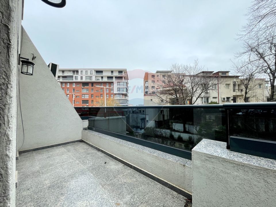 Apartament cu 3 camere de închiriat în zona Faleza Nord