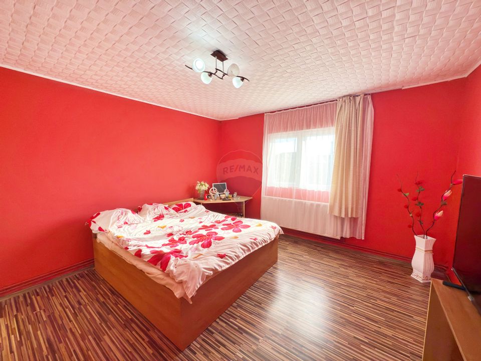 Casă cu 4 camere de vânzare în Vladimirescu, jud. Arad