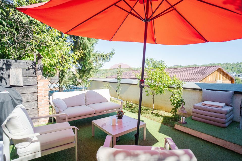 Casă / Vilă spatioasa cu teren in zona centrala Sararie