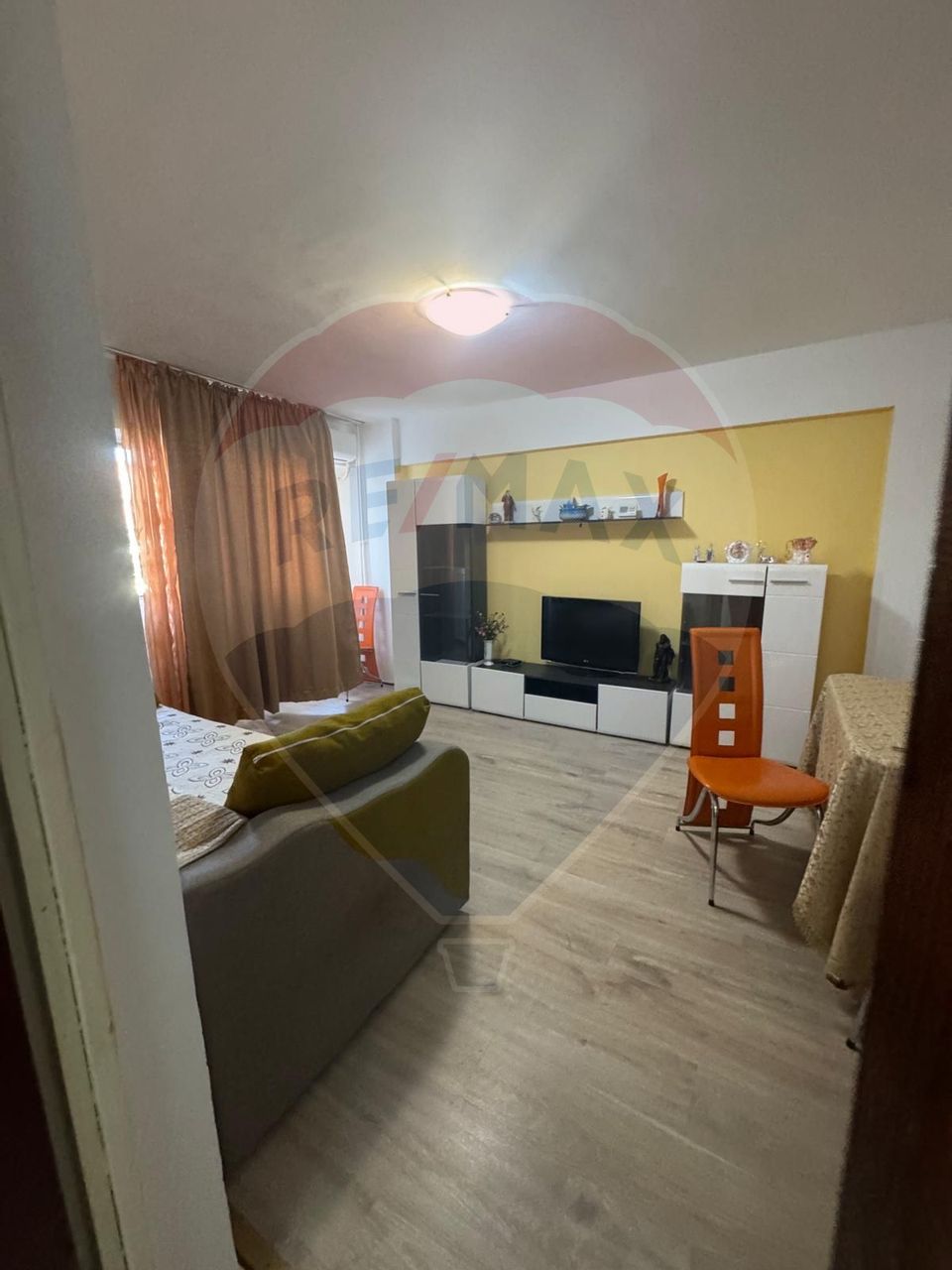 3 camere de închiriat ultracentral, etaj 4/7 cu lift , 480 euro