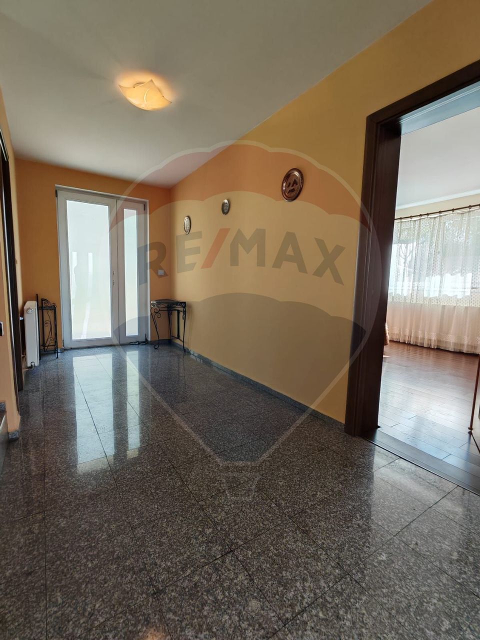 Casă / Vilă cu 5 camere de vânzare