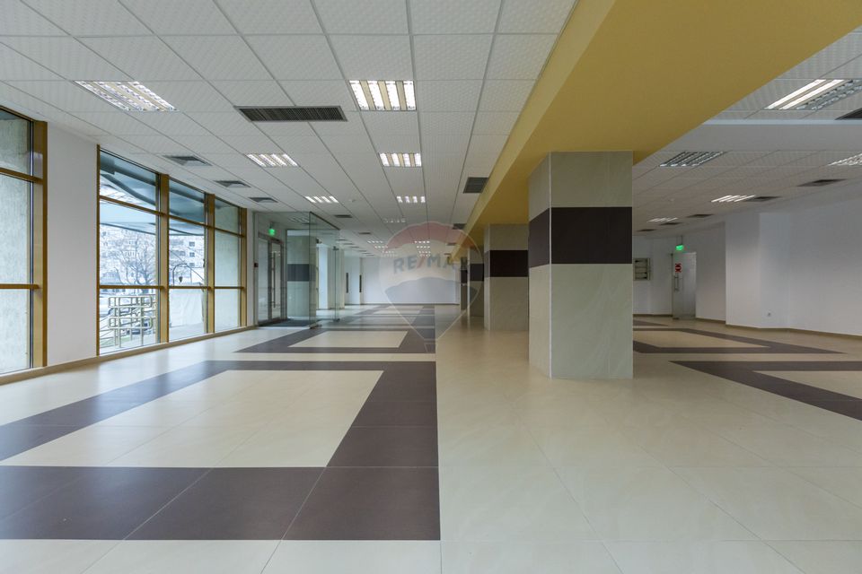 Prime Central Building in Bacău – Perfect for Corporate Offices