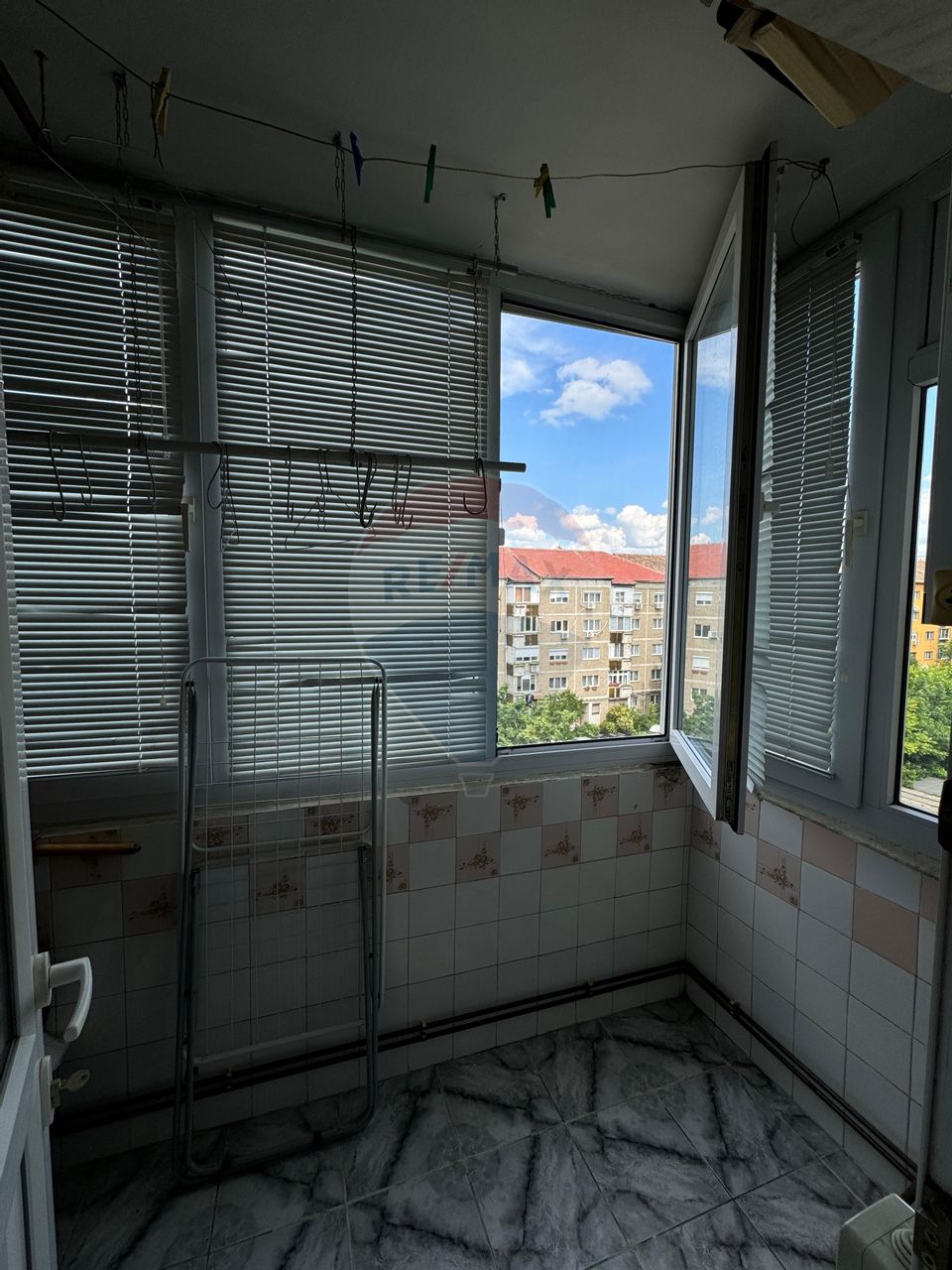 Apartament cu 3 camere de vânzare în zona Aradului