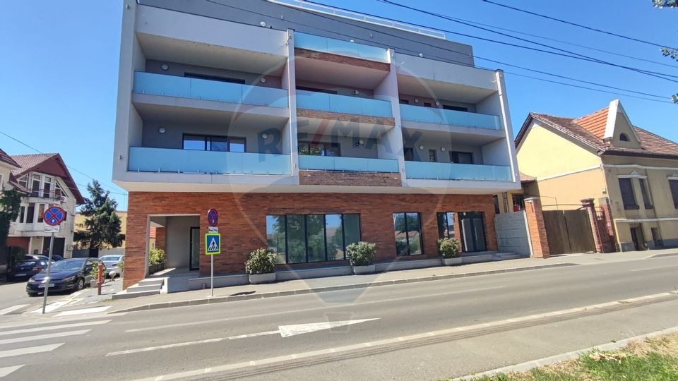 Apartament studio nou de inchiriat parcare inclusa zona ultracentral