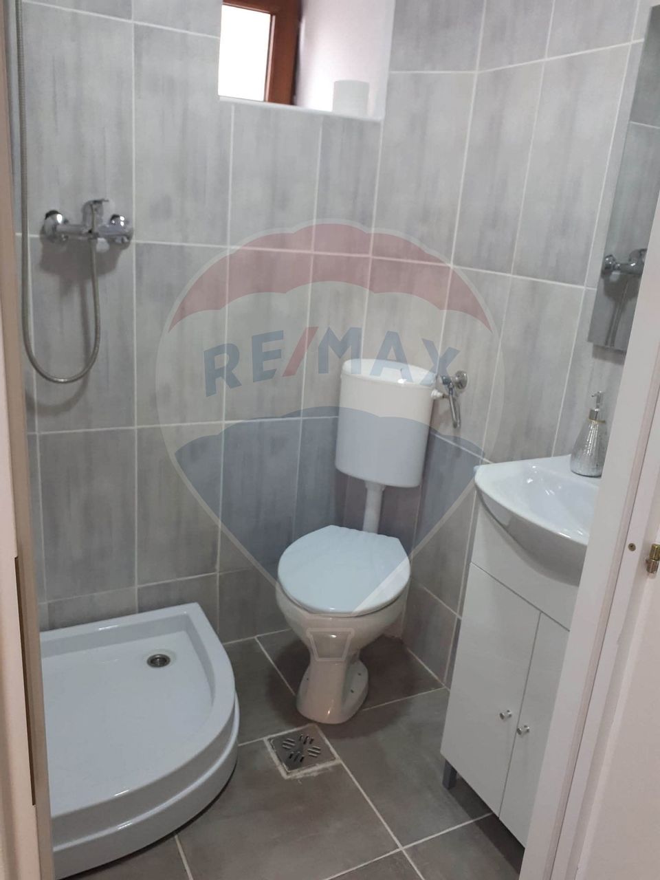 Apartament cu 4 camere de vânzare în zona Ultracentral