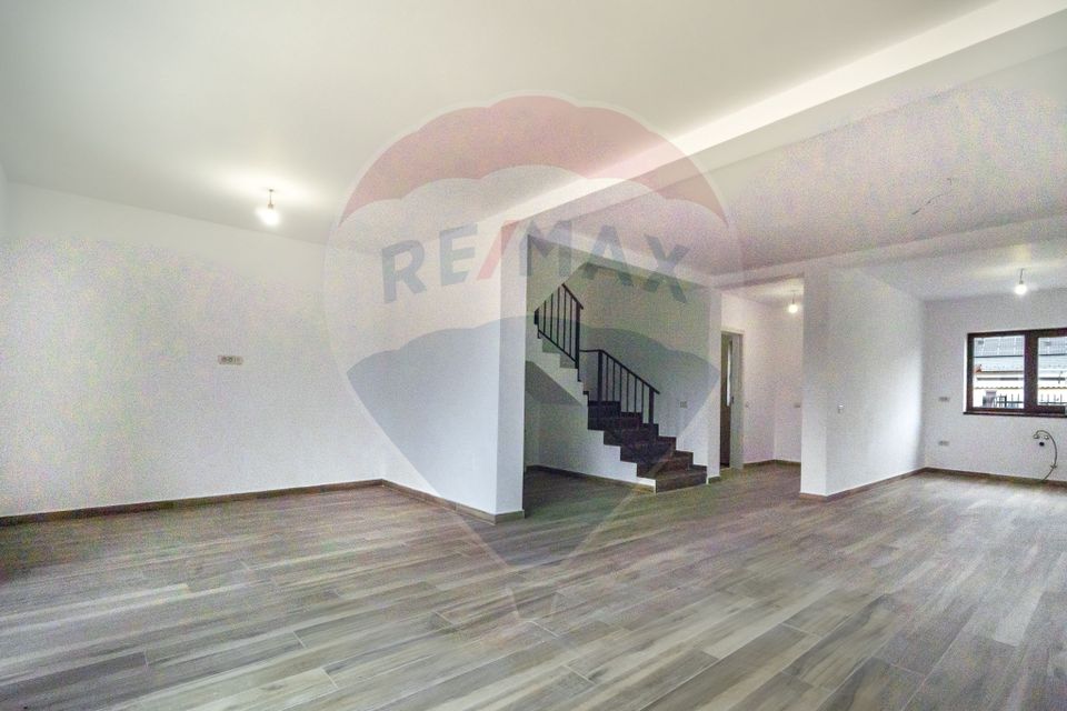 8 room House / Villa for sale