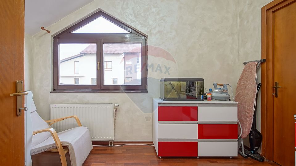 4 room House / Villa for sale, Tractorul area