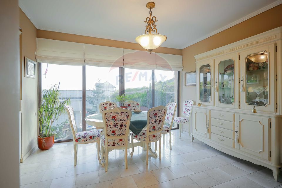 Casă / Vilă cu 5 camere de vânzare în zona Dealuri Oradea