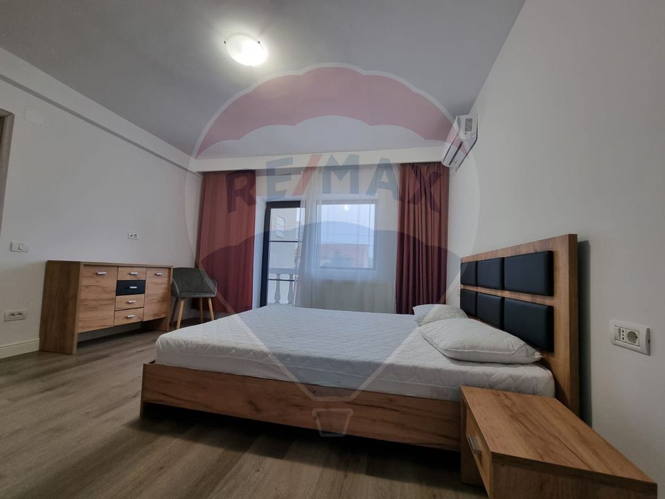 Apartament cu 4 camere de închiriat în zona Faleza Nord