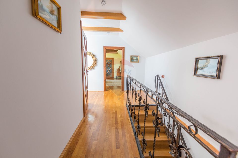 Property Located under Tâmpa composed of 2 Houses and Garden,
