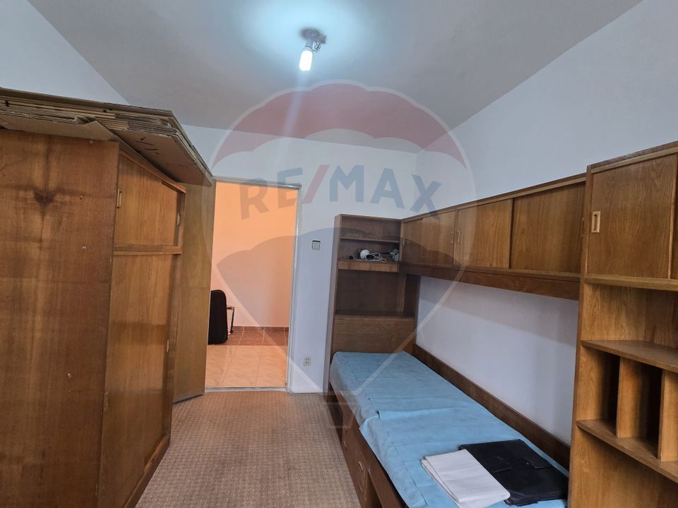 Apartament cu 3 camere de vânzare în zona Bucur Obor