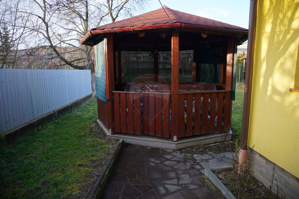 4 room House / Villa for sale, Est area