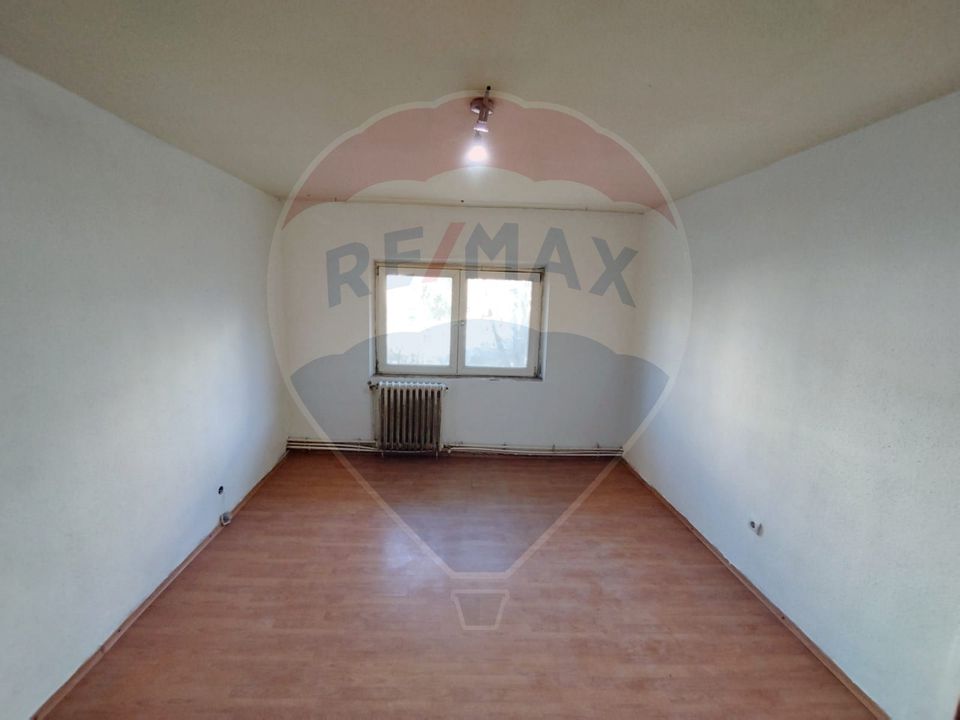 Apartament semidecomandat cu 2 camere, de vânzare, zona Republicii