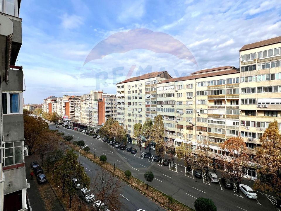 De închiriat apartament cu 3 camere, în zona Dacia