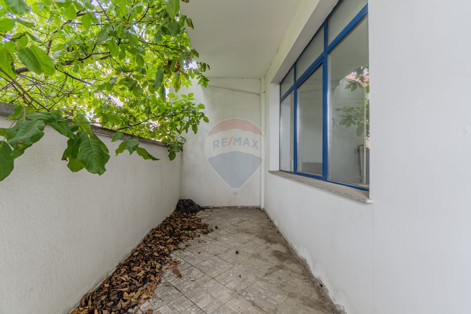 Cladire de 902 mp utili de vânzare, zona Grivitei - DN 13, COMISION 0