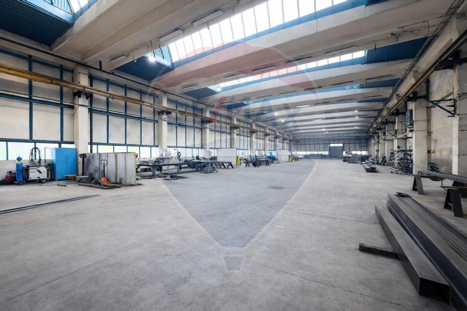 HALA INDUSTRIALA 3.072 MP CU POD RULANT LANGA AEROPORT BRASOV
