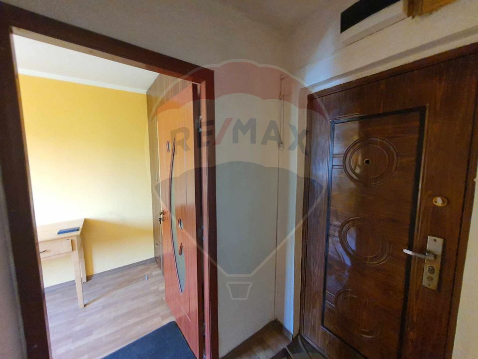 Apartament 2 camere de vanzare la L-uri, in Micro 19