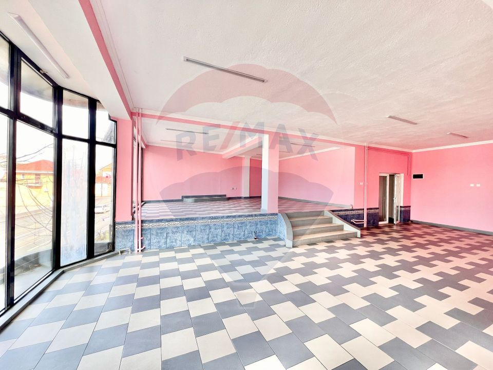 175sq.m Commercial Space for rent, Decebal area