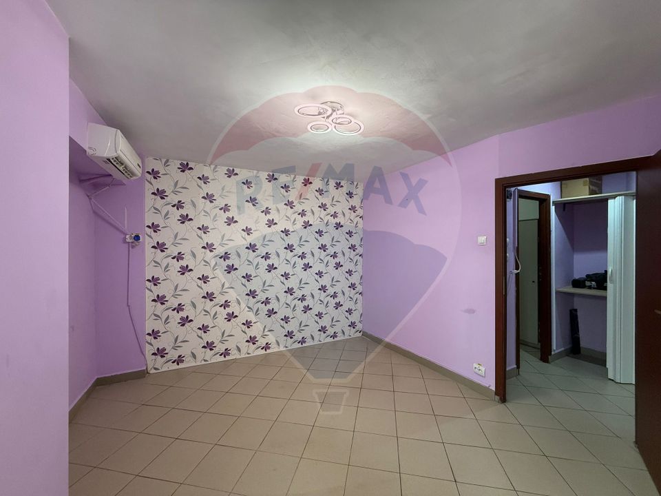 Spațiu comercial stradal 61 mp, Bd. Chisinau - vitrina si acces direct