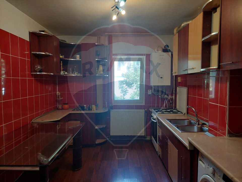 Apartament de inchiriat 4 camere decomandat Bacau