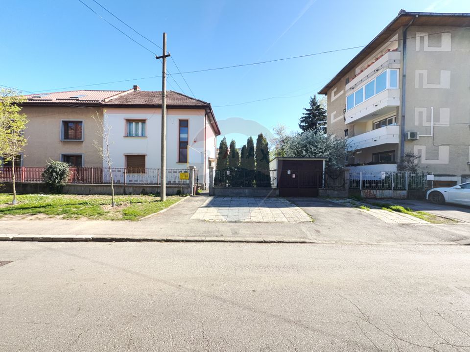 Casă / Vilă cu 5 camere de vânzare în zona Tipografilor