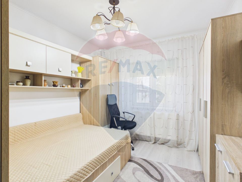 Apartament 4 camere de vanzare – complet renovat, mobilat și utilat