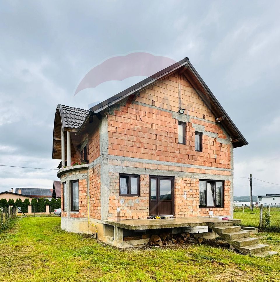 Casă / Vilă cu 5 camere de vânzare în zona Nord-Est