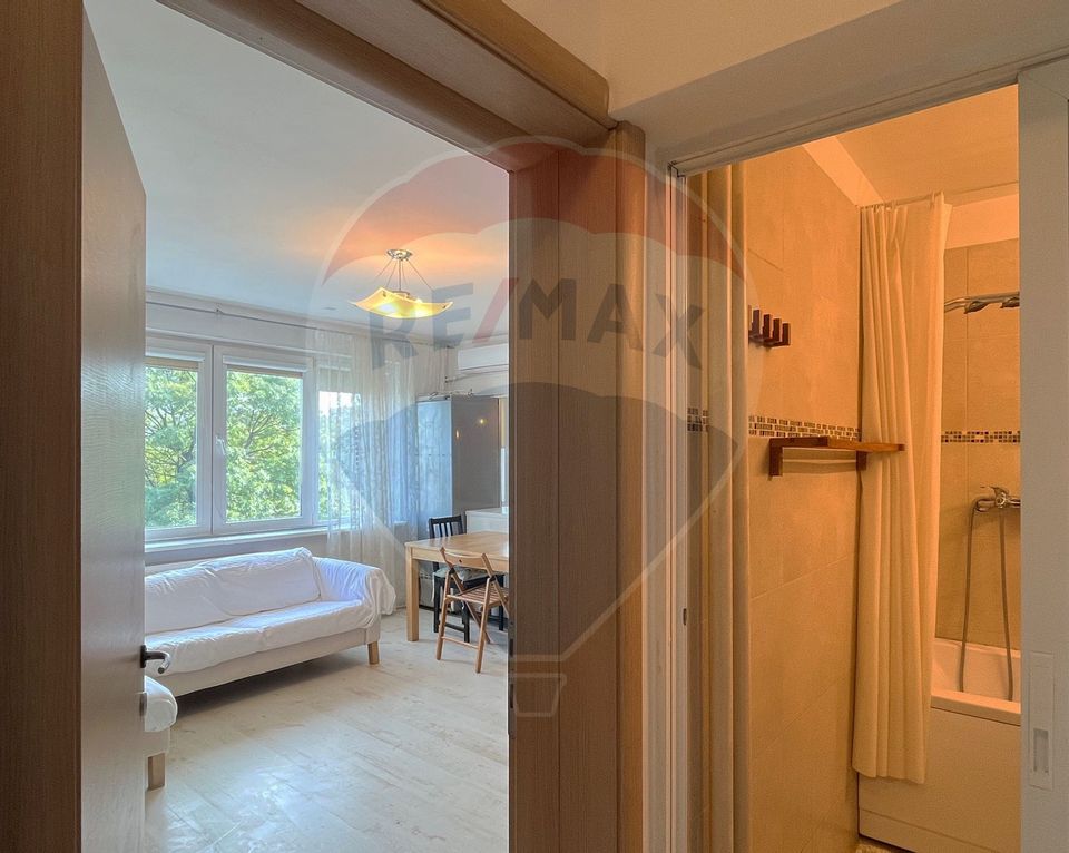 Vanzare apartament spatios,  3 camere - Metrou 1Mai