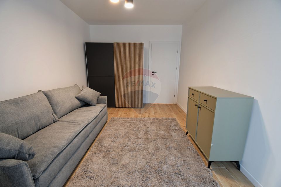 Apartament cu 3 camere de inchiriat - prima inchiriere - totul nou