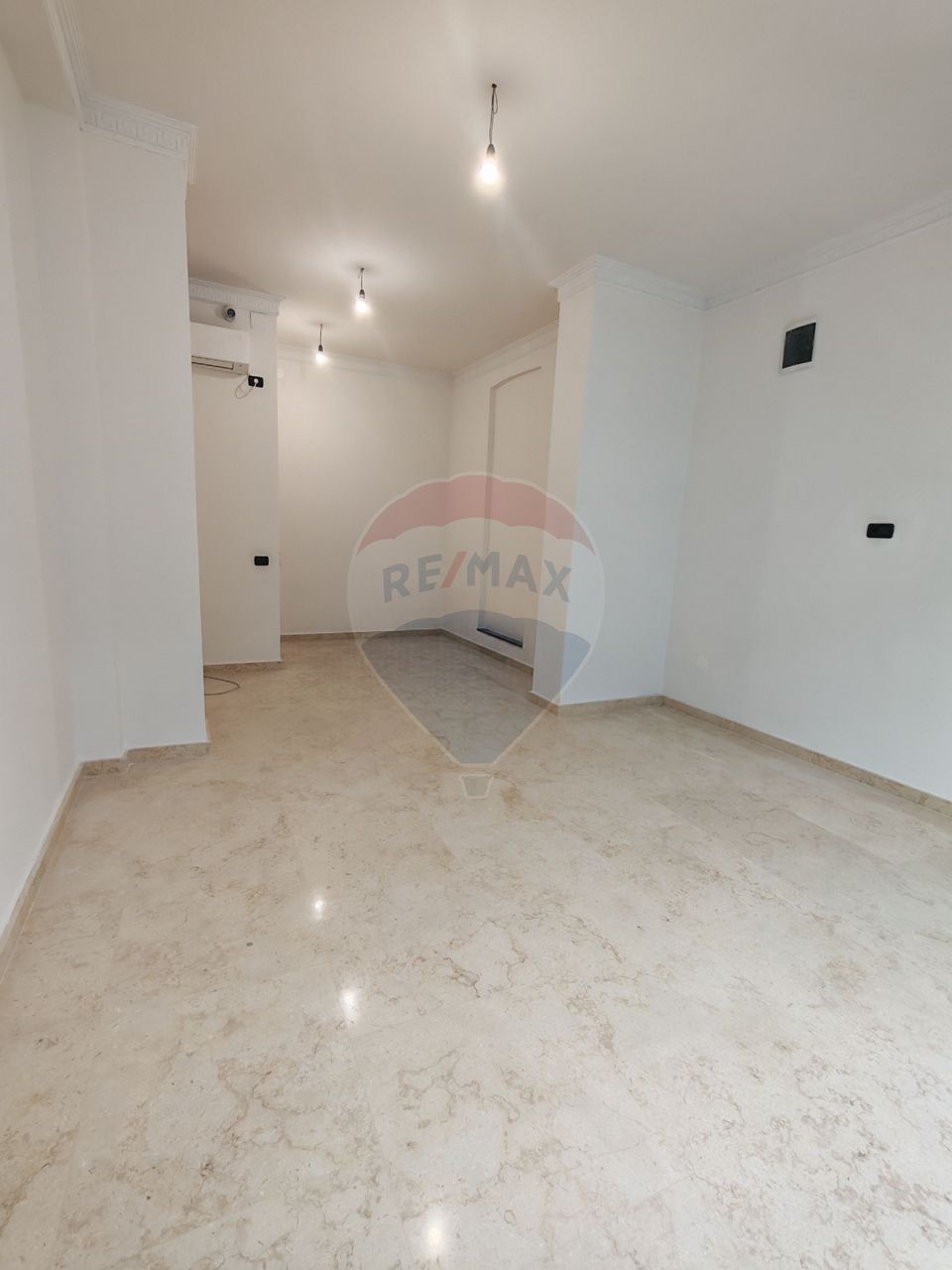 30sq.m Commercial Space for rent