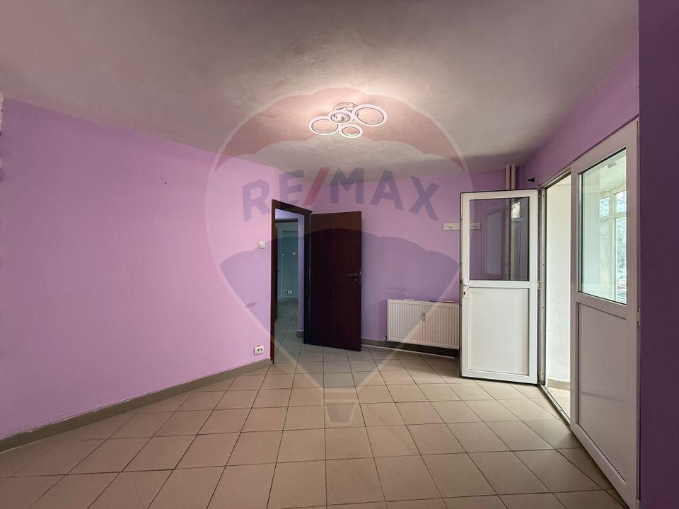 Spațiu comercial stradal 61 mp, Bd. Chisinau - vitrina si acces direct