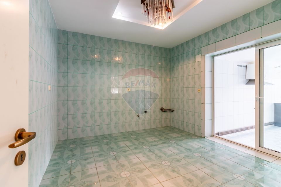 Snagov Villa for Sale | Pool, Orchard, 8 Rooms | 3077 sqm land